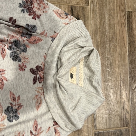 Top - Picture 3 of 3